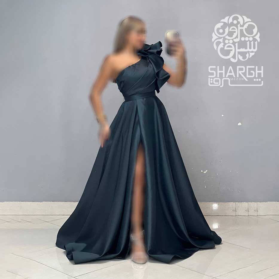 ماکسی ساتن یقه رومی دراپه - شرق مزون ماکسی ساتن یقه رومی دراپه - شرق مزون